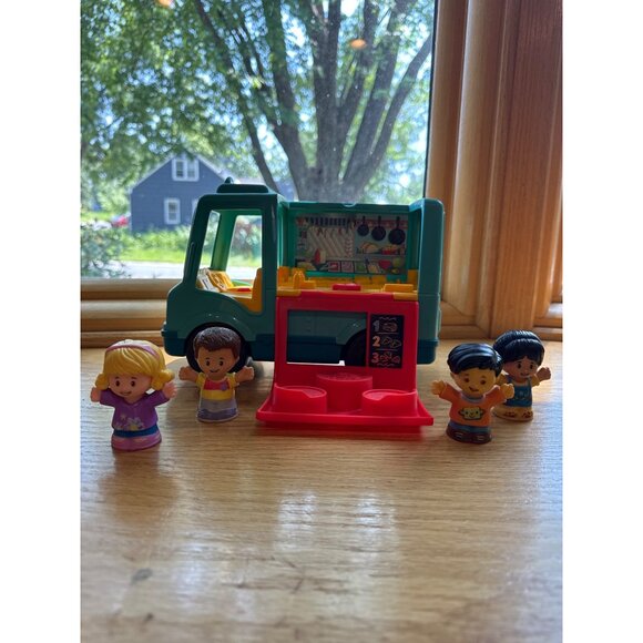 Fisher-Price Little People Serve It Up Food Truck With Figures Playset - Picture 4 of 9